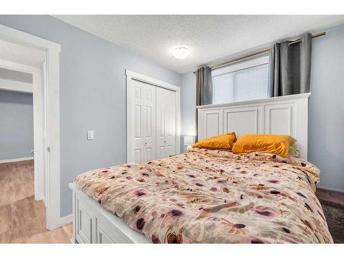 120 Oaktree Close Sw, Calgary, AB - Indoor Photo Showing Bedroom