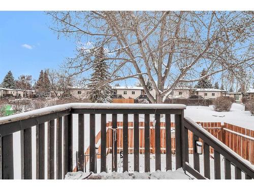 120 Oaktree Close Sw, Calgary, AB - Outdoor