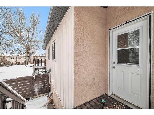 120 Oaktree Close Sw, Calgary, AB - Outdoor With Exterior