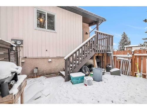 120 Oaktree Close Sw, Calgary, AB - Outdoor With Exterior