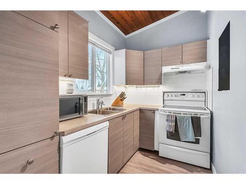 120 Oaktree Close Sw, Calgary, AB - Indoor Photo Showing Kitchen With Double Sink