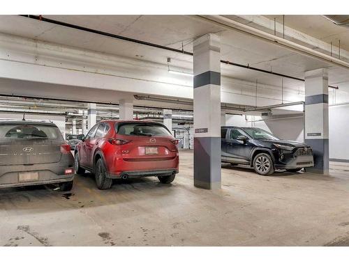 611-122 Mahogany Centre Se, Calgary, AB - Indoor Photo Showing Garage