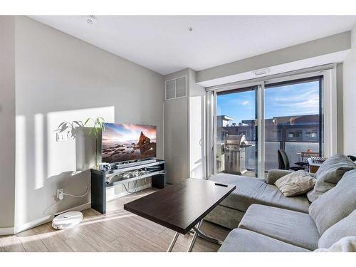 611-122 Mahogany Centre Se, Calgary, AB - Indoor Photo Showing Living Room