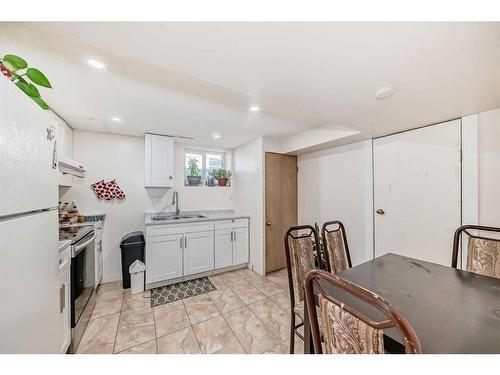 4824 8 Avenue Se, Calgary, AB - Indoor Photo Showing Kitchen With Double Sink