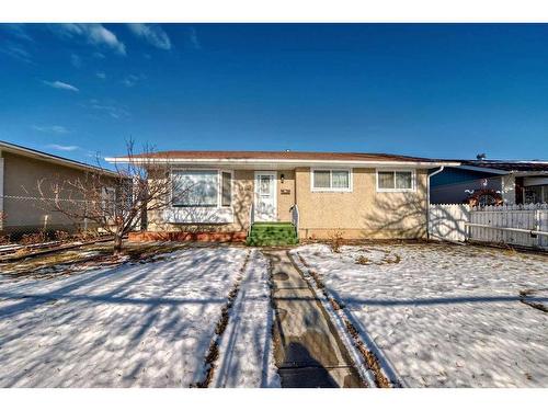 4824 8 Avenue Se, Calgary, AB - Outdoor