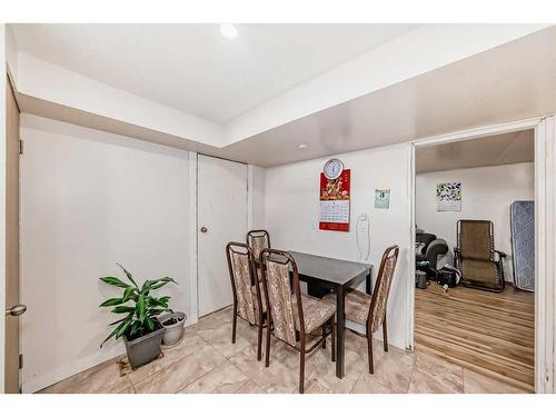 4824 8 Avenue Se, Calgary, AB - Indoor Photo Showing Dining Room