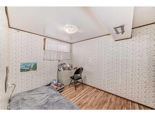 4824 8 Avenue Se, Calgary, AB - Indoor Photo Showing Other Room