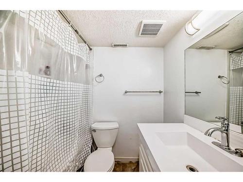 4824 8 Avenue Se, Calgary, AB - Indoor Photo Showing Bathroom