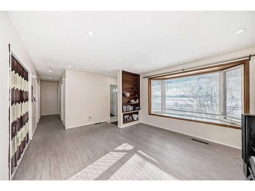 4824 8 Avenue Se, Calgary, AB - Indoor