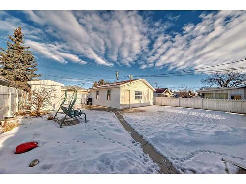 4824 8 Avenue Se, Calgary, AB - Outdoor