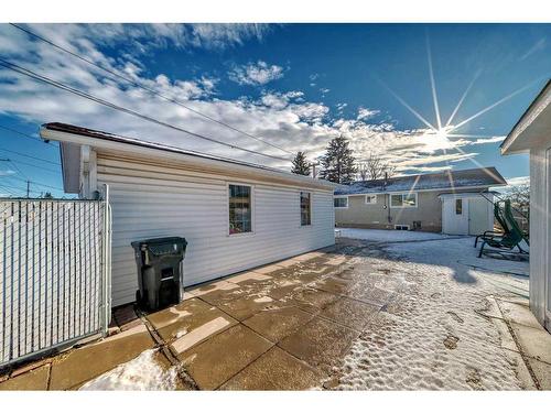 4824 8 Avenue Se, Calgary, AB - Outdoor