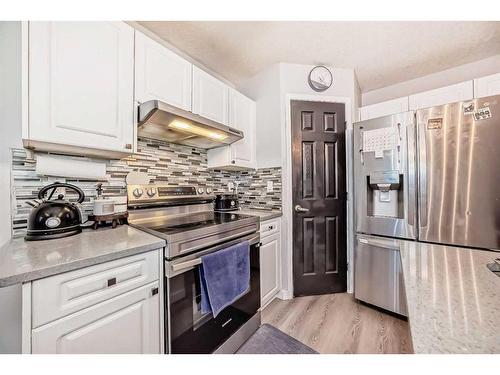 191 Saddleback Road Ne, Calgary, AB - Indoor Photo Showing Kitchen With Stainless Steel Kitchen With Upgraded Kitchen