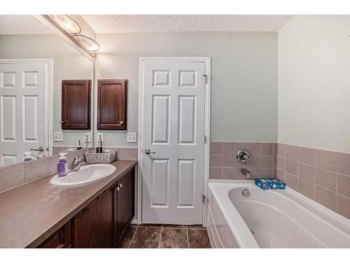 4 Saddlebrook Circle Ne, Calgary, AB - Indoor Photo Showing Bathroom