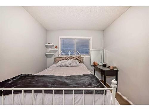 4 Saddlebrook Circle Ne, Calgary, AB - Indoor Photo Showing Bedroom