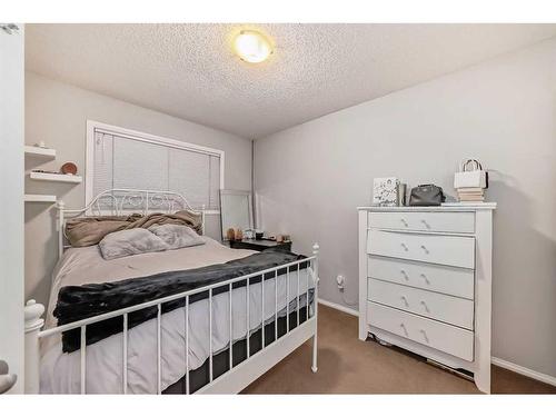 4 Saddlebrook Circle Ne, Calgary, AB - Indoor Photo Showing Bedroom