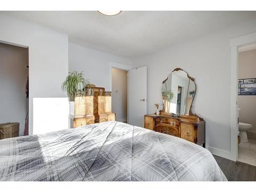 1352 Lake Sylvan Drive Se, Calgary, AB - Indoor Photo Showing Bedroom