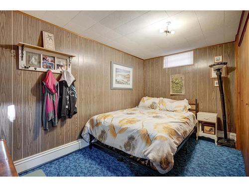 1352 Lake Sylvan Drive Se, Calgary, AB - Indoor Photo Showing Bedroom