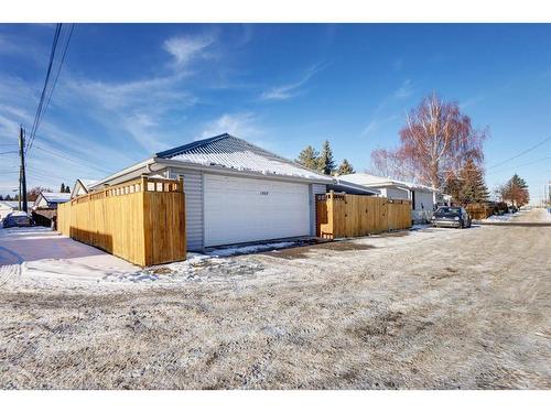 1352 Lake Sylvan Drive Se, Calgary, AB - Outdoor