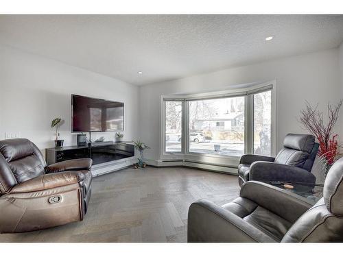 1352 Lake Sylvan Drive Se, Calgary, AB - Indoor Photo Showing Living Room