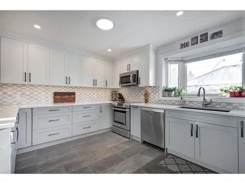 1352 Lake Sylvan Drive Se, Calgary, AB - Indoor Photo Showing Kitchen With Upgraded Kitchen