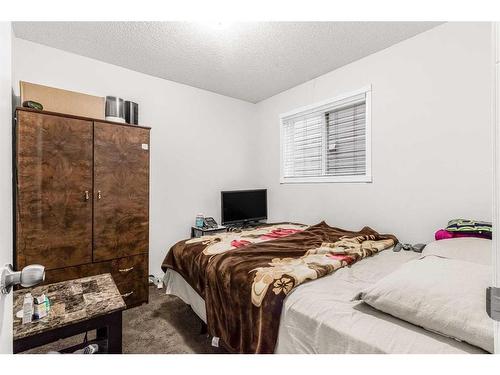 291 Taracove Estate Drive Ne, Calgary, AB - Indoor Photo Showing Bedroom