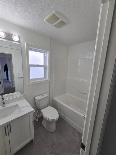 20 Cranridge Crescent Se, Calgary, AB - Indoor Photo Showing Bathroom