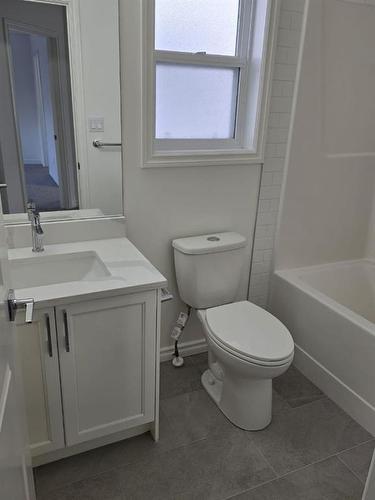 20 Cranridge Crescent Se, Calgary, AB - Indoor Photo Showing Bathroom