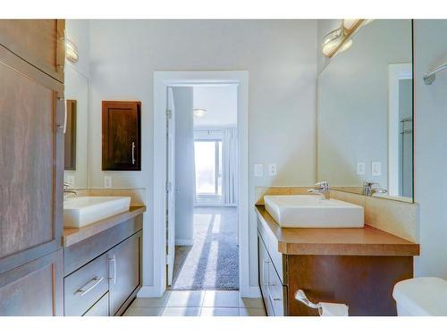 408-35 Inglewood Park Se, Calgary, AB - Indoor Photo Showing Bathroom