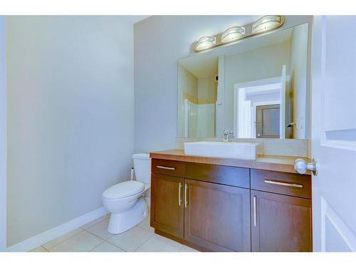 408-35 Inglewood Park Se, Calgary, AB - Indoor Photo Showing Bathroom