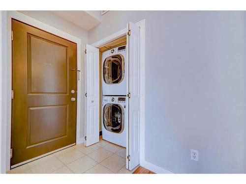 408-35 Inglewood Park Se, Calgary, AB - Indoor Photo Showing Laundry Room