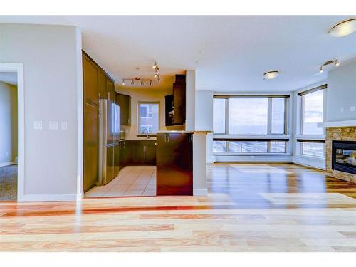 408-35 Inglewood Park Se, Calgary, AB - Indoor With Fireplace