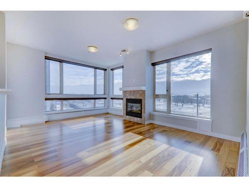 408-35 Inglewood Park Se, Calgary, AB - Indoor Photo Showing Living Room With Fireplace