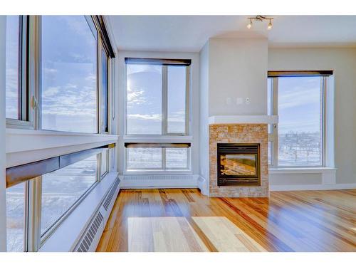 408-35 Inglewood Park Se, Calgary, AB - Indoor Photo Showing Living Room With Fireplace