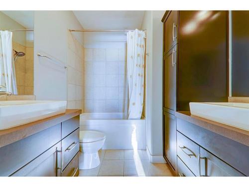 408-35 Inglewood Park Se, Calgary, AB - Indoor Photo Showing Bathroom