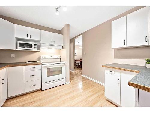 787 Kingsmere Crescent Sw, Calgary, AB - Indoor Photo Showing Kitchen