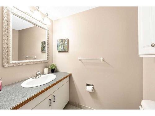 787 Kingsmere Crescent Sw, Calgary, AB - Indoor Photo Showing Bathroom