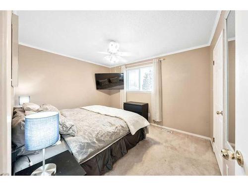 787 Kingsmere Crescent Sw, Calgary, AB - Indoor Photo Showing Bedroom