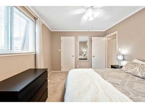 787 Kingsmere Crescent Sw, Calgary, AB - Indoor Photo Showing Bedroom