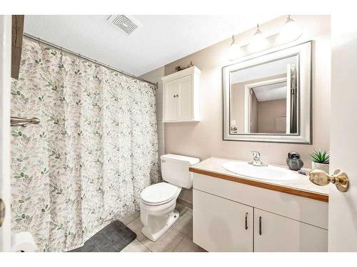 787 Kingsmere Crescent Sw, Calgary, AB - Indoor Photo Showing Bathroom