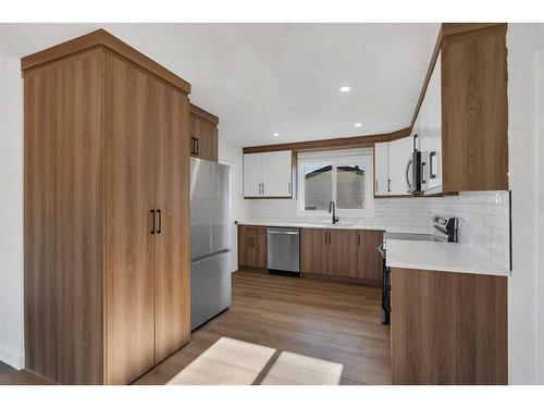 417 Huntley Way Ne, Calgary, AB - Indoor Photo Showing Kitchen