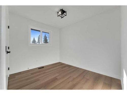 417 Huntley Way Ne, Calgary, AB - Indoor Photo Showing Other Room