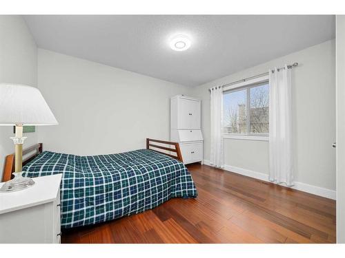 97 Mahogany Square Se, Calgary, AB - Indoor Photo Showing Bedroom