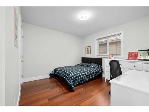 97 Mahogany Square Se, Calgary, AB - Indoor Photo Showing Bedroom