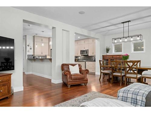 97 Mahogany Square Se, Calgary, AB - Indoor Photo Showing Living Room