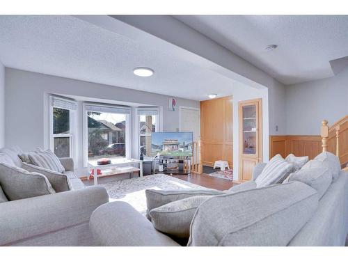 52 Martindale Close Ne, Calgary, AB - Indoor Photo Showing Living Room