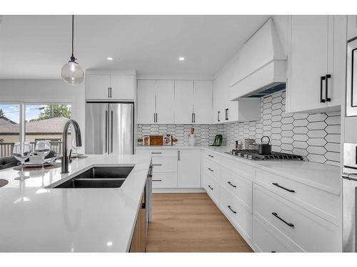 199 Westview Drive Sw, Calgary, AB - Indoor Photo Showing Kitchen With Double Sink With Upgraded Kitchen