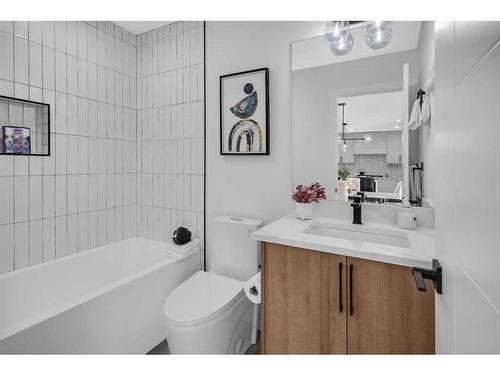 199 Westview Drive Sw, Calgary, AB - Indoor Photo Showing Bathroom