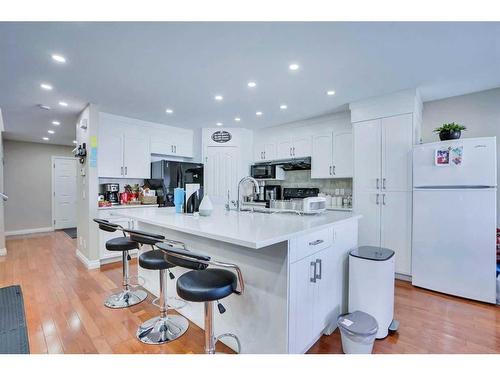 116 Saddlecrest Gardens Ne, Calgary, AB - Indoor Photo Showing Kitchen