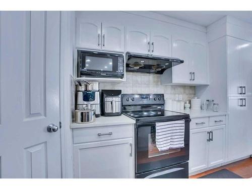 116 Saddlecrest Gardens Ne, Calgary, AB - Indoor Photo Showing Kitchen