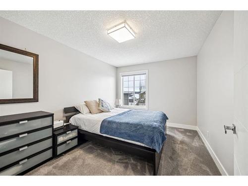 213 Springbluff Boulevard Sw, Calgary, AB - Indoor Photo Showing Bedroom